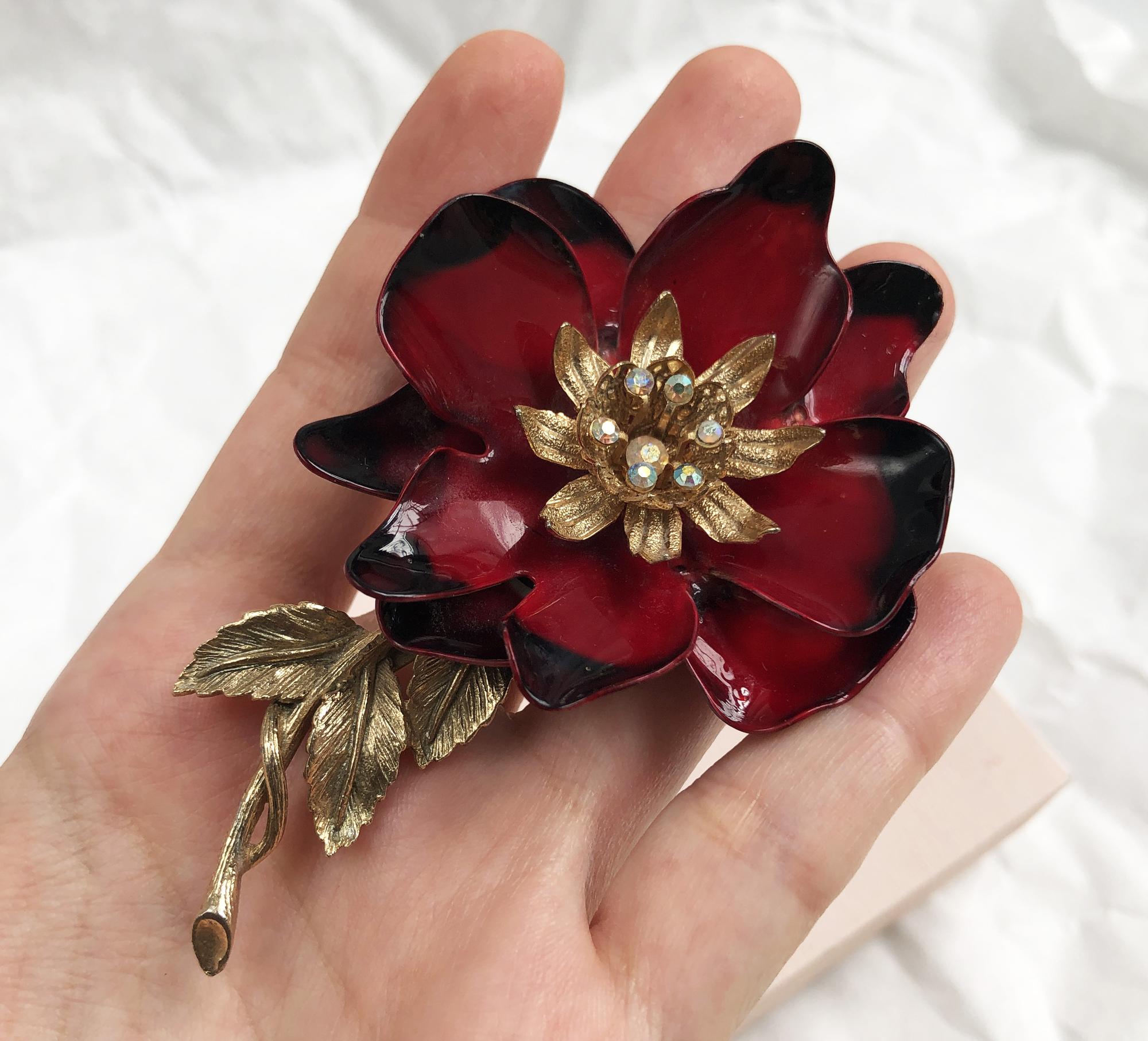 Floral silk hand embroidery on lapel